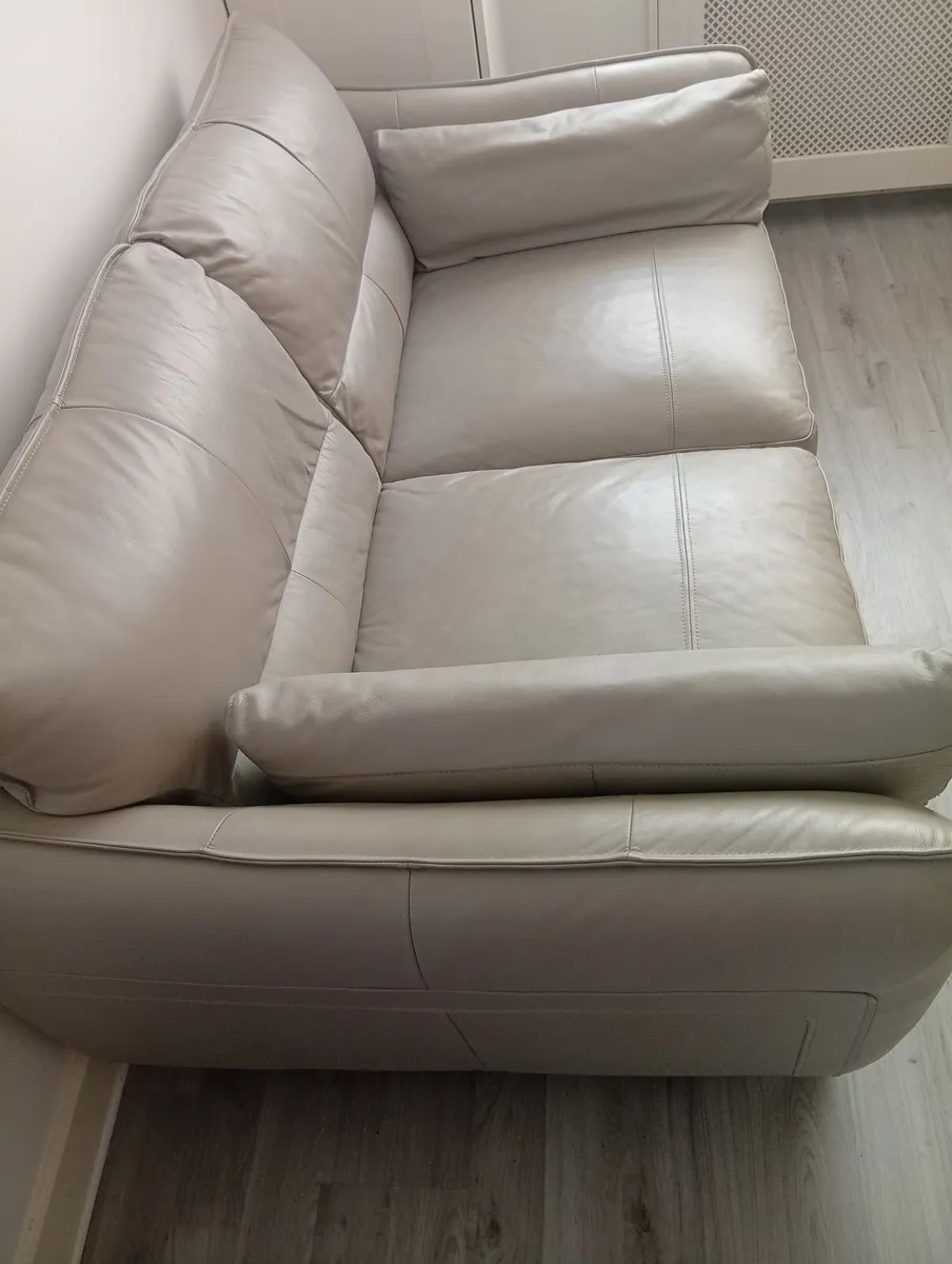 Italian Genuine Leather Comfortable sofa - Image 3