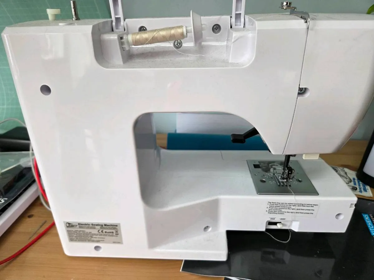 Ute Sewing Machine 2685A - Image 2
