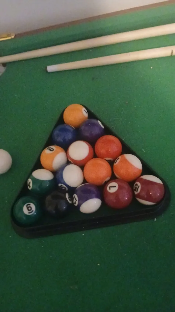 Pool table - Image 1