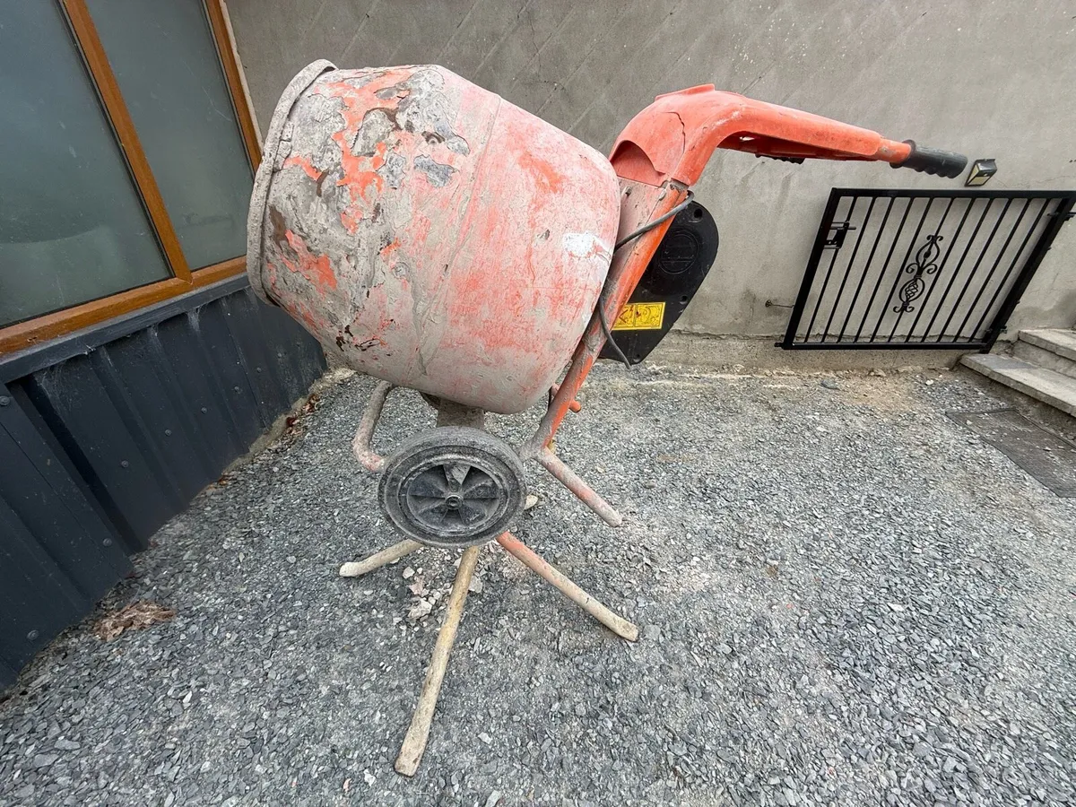 ** BELLE 110V ELECTRIC CEMENT MIXER & STAND ** - Image 1