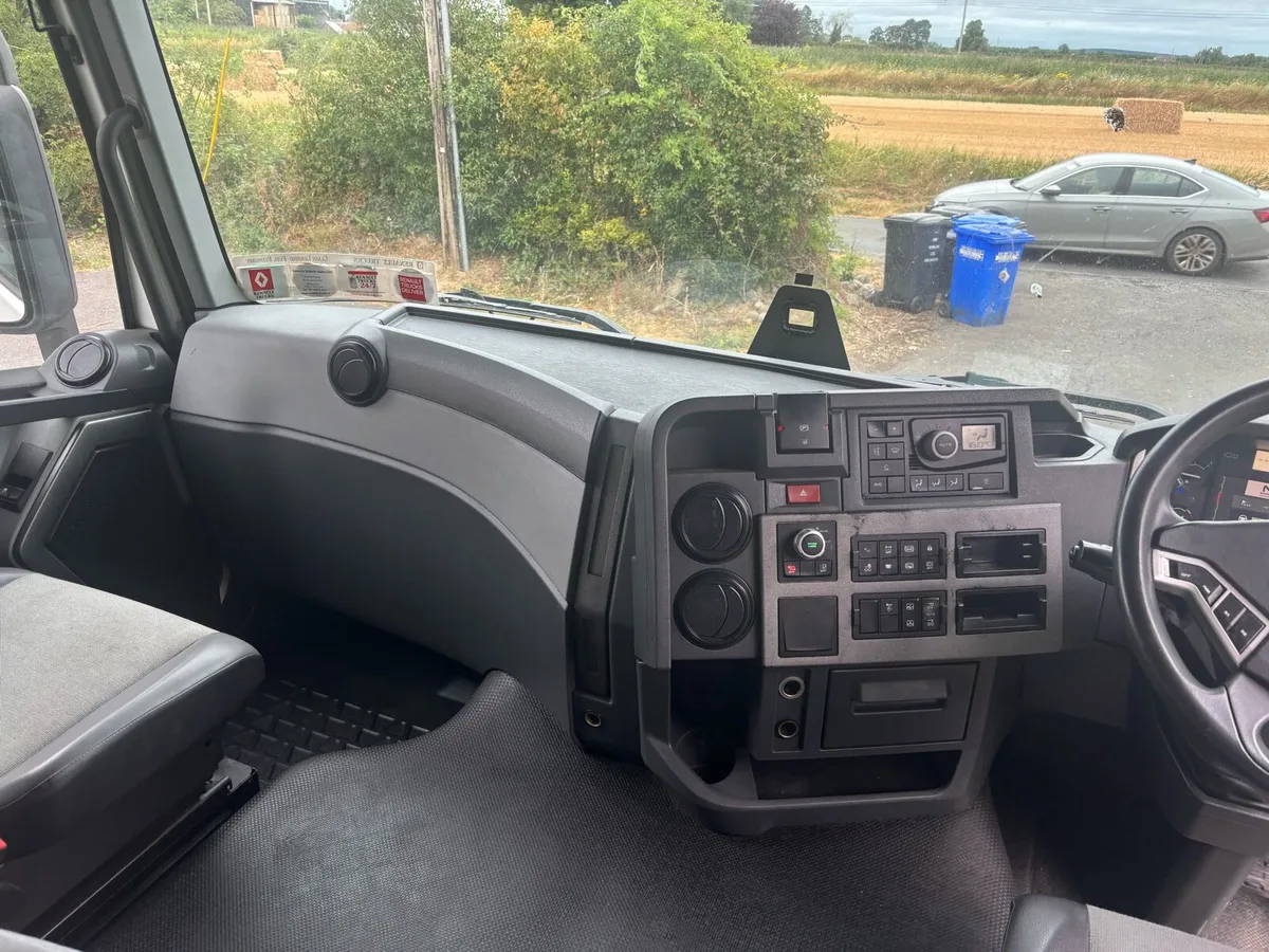 2017 Renault T 460 - Image 2