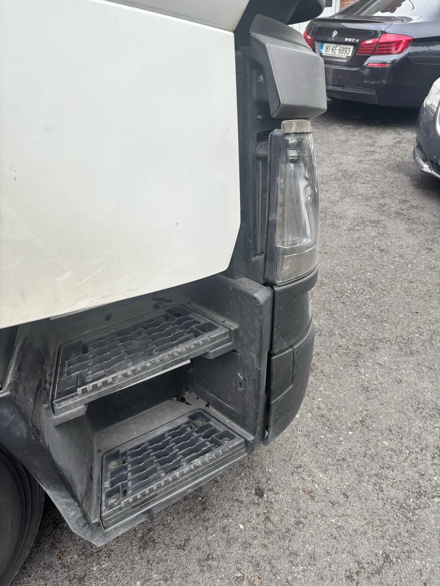 2017 Renault T 460 - Image 3