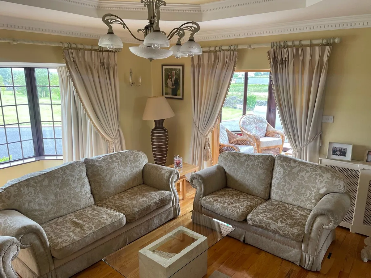 Cream Suite 3 seater, 2 seater & 1 - Image 1