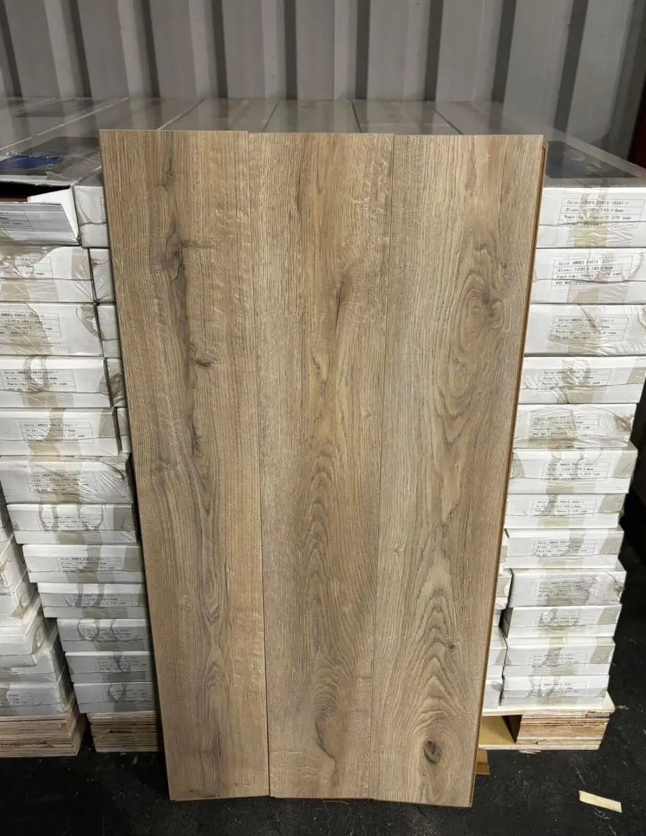 Brand new laminted flooring - Image 2