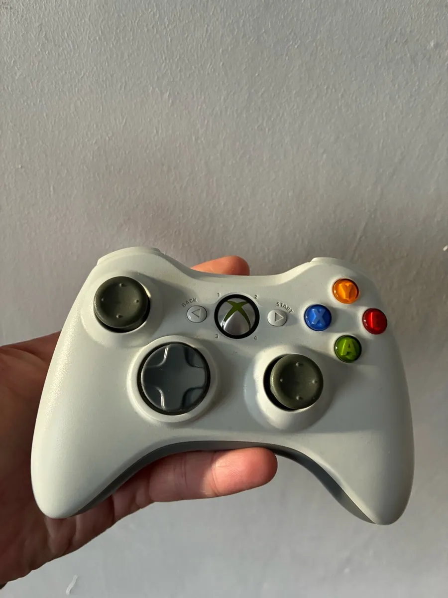 Xbox 360 E (Elite) Console + 4 Game + Controller - Image 2