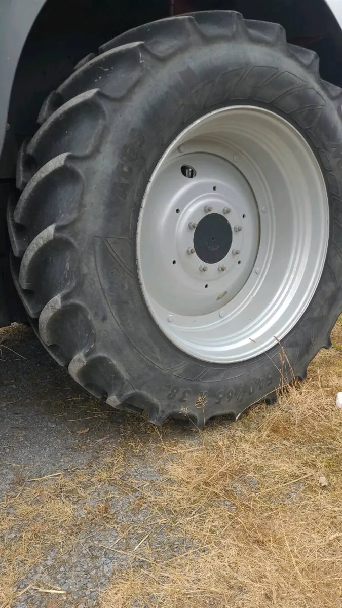 Case maxxum rims and tyres - Image 3