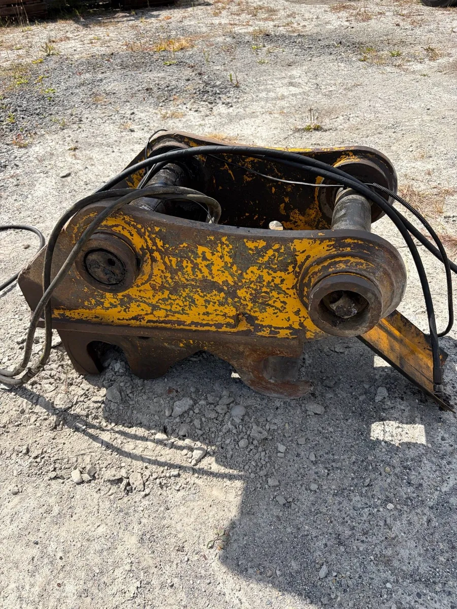 20 TON HYDRAULIC QUICK HITCH JS220 - Image 1