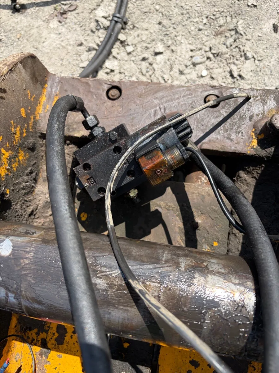20 TON HYDRAULIC QUICK HITCH JS220 - Image 2