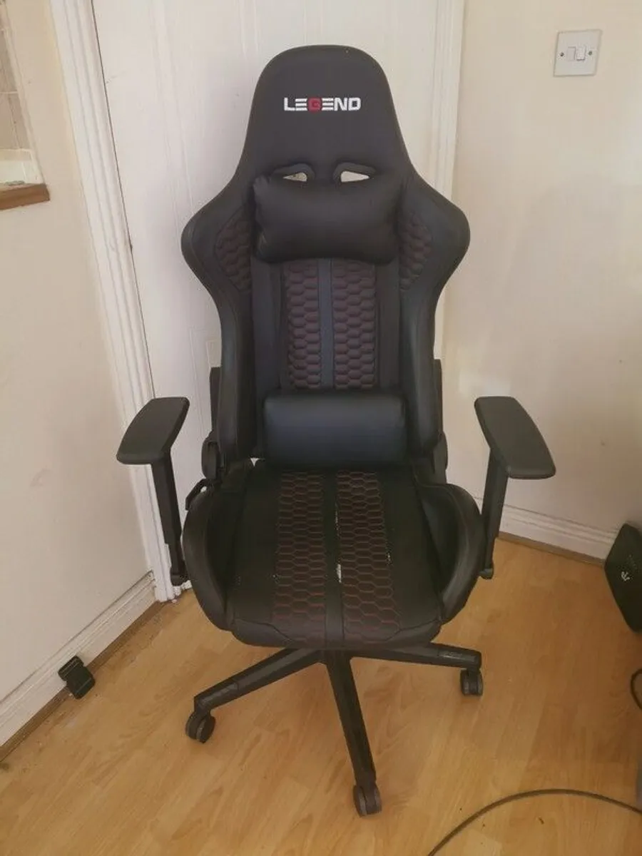 Legend gaming chair - Image 1
