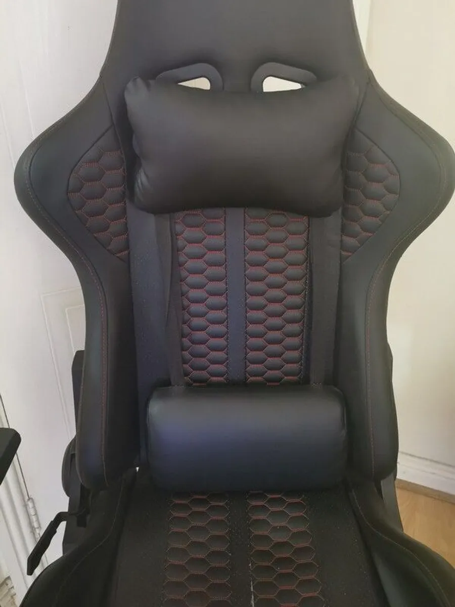 Legend gaming chair - Image 2