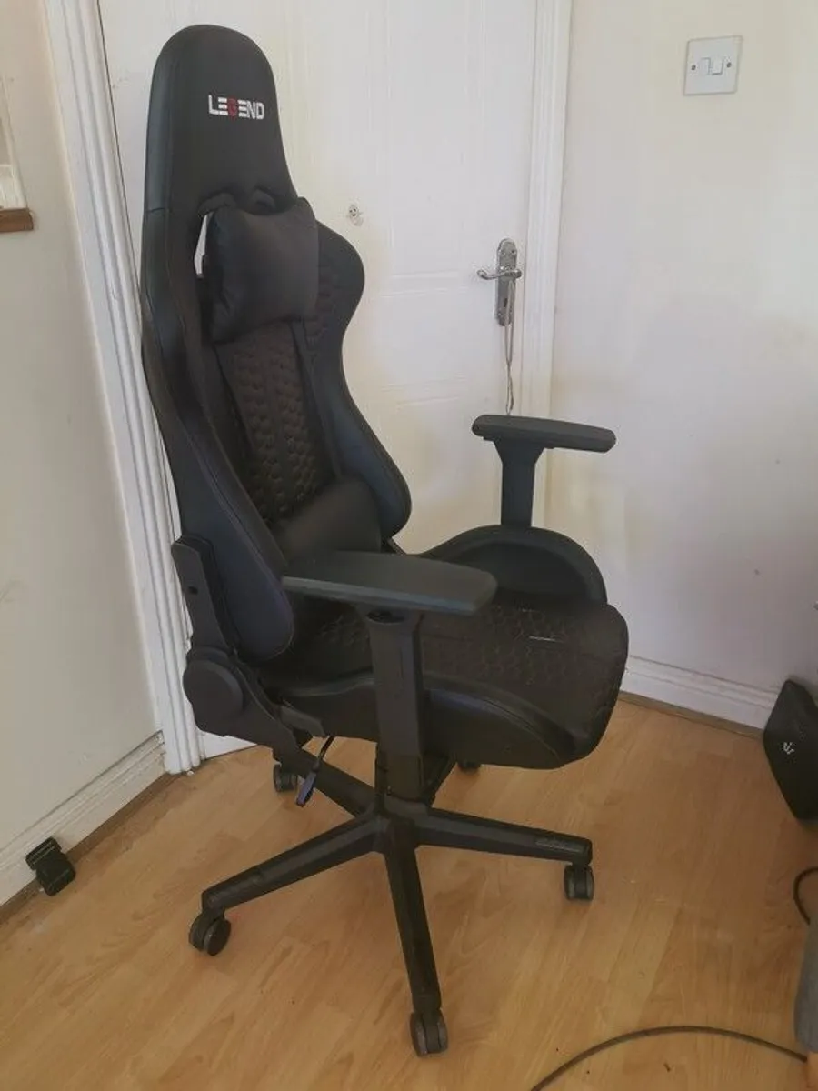 Legend gaming chair - Image 3
