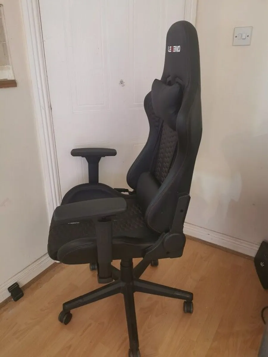 Legend gaming chair - Image 4