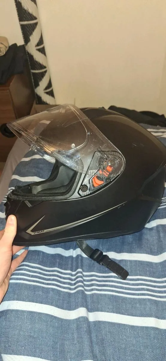 Black MT Full Face Motorcycle Helmet Medium - Image 3