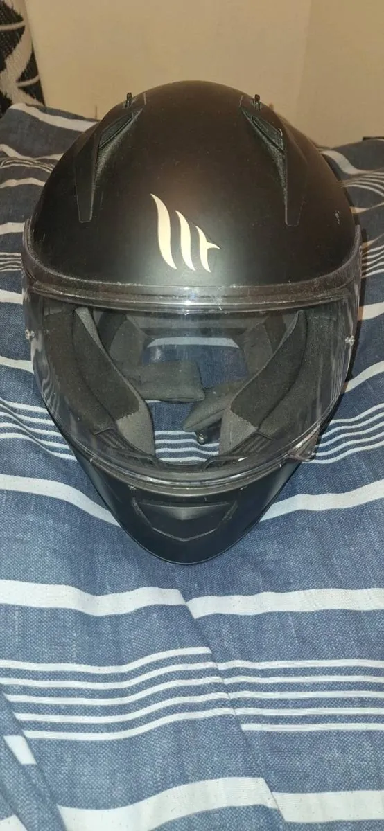 Black MT Full Face Motorcycle Helmet Medium - Image 1