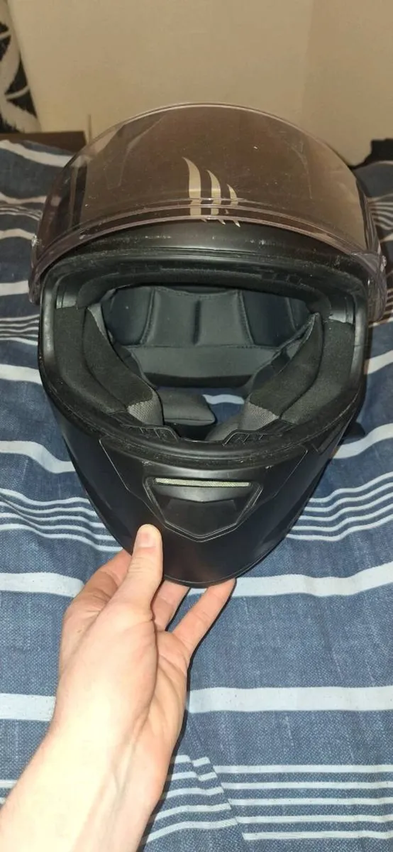 Black MT Full Face Motorcycle Helmet Medium - Image 2