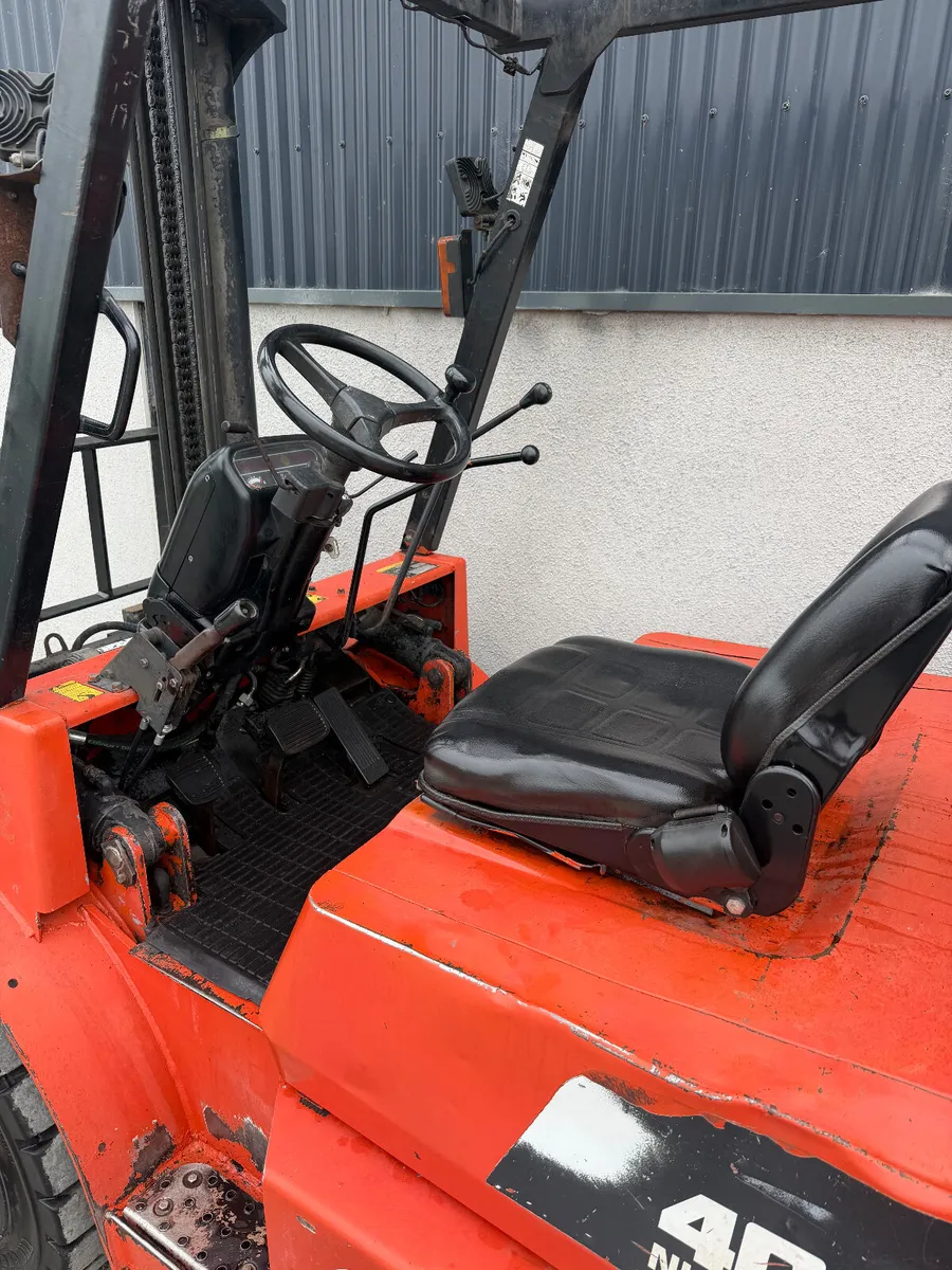 Nissan 4 Ton Forklift - Image 4