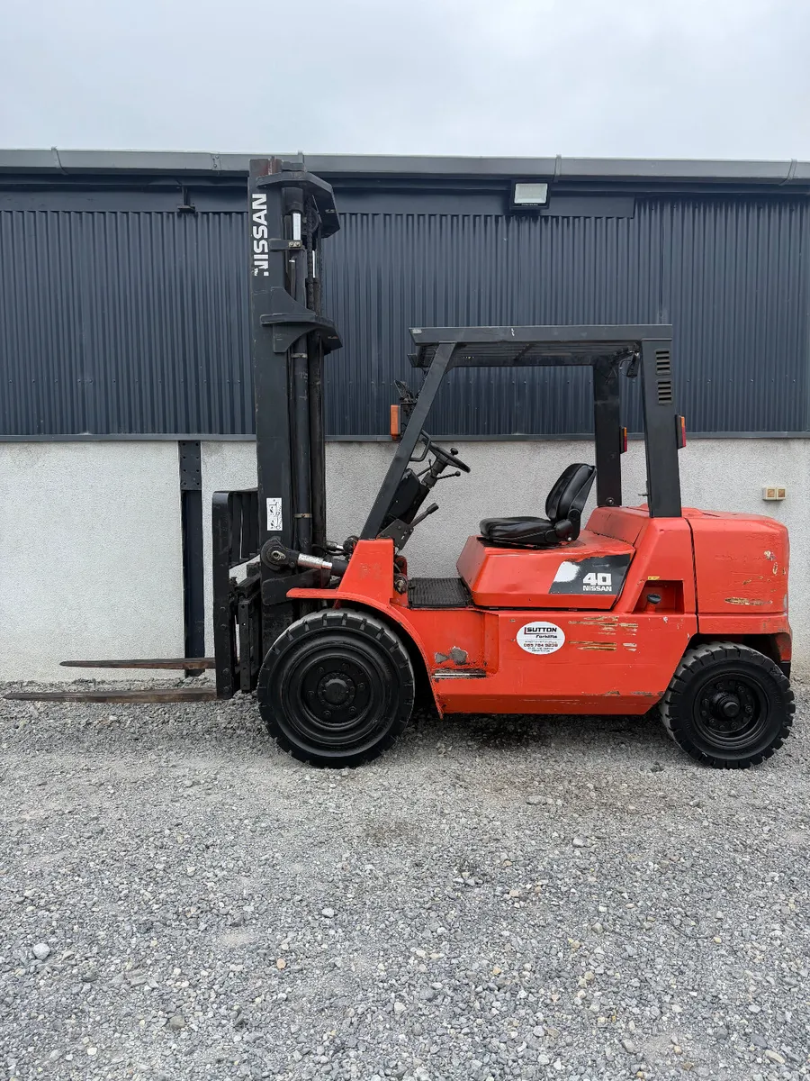 Nissan 4 Ton Forklift - Image 1