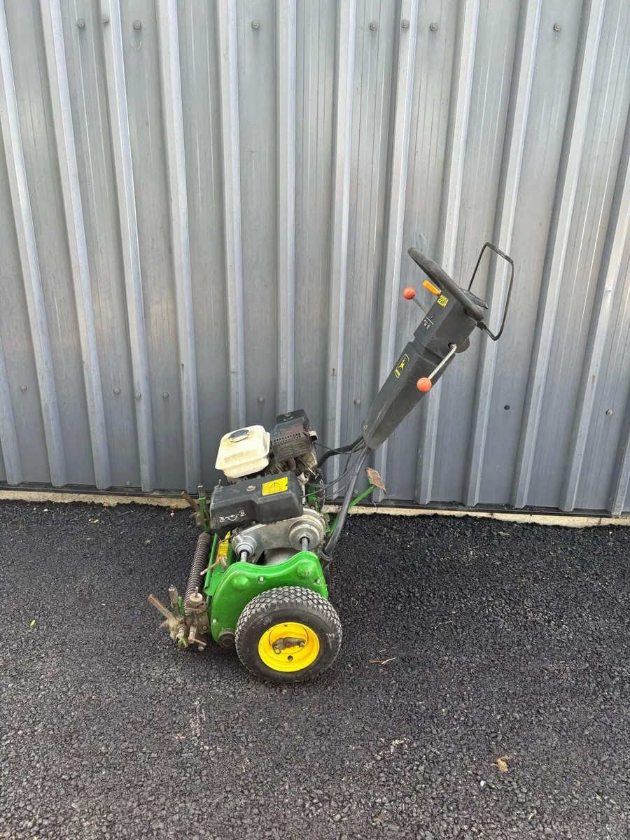 John Deere 220A greensmower - Image 3