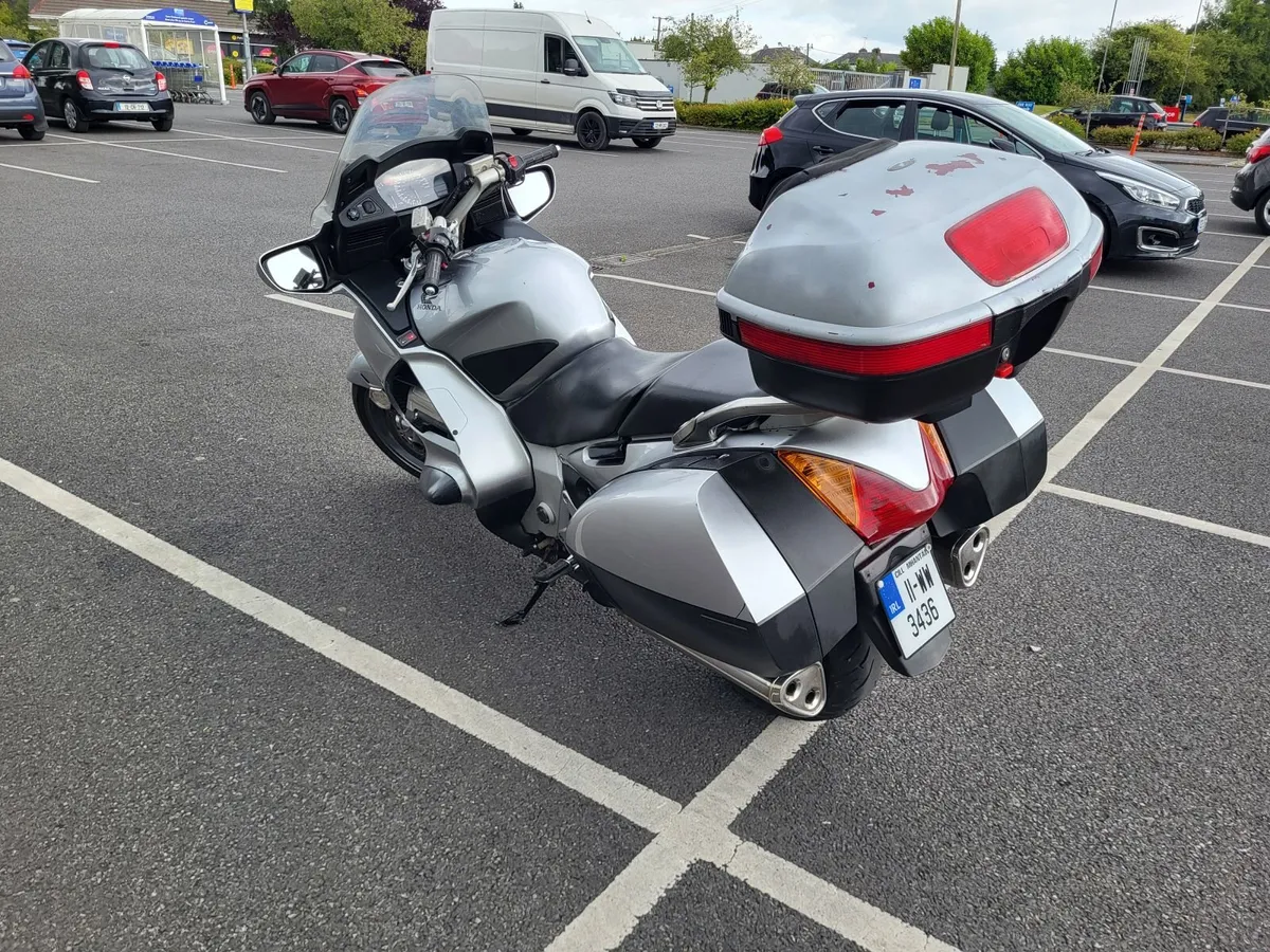 Honda ST 1300 Pan European - Image 2
