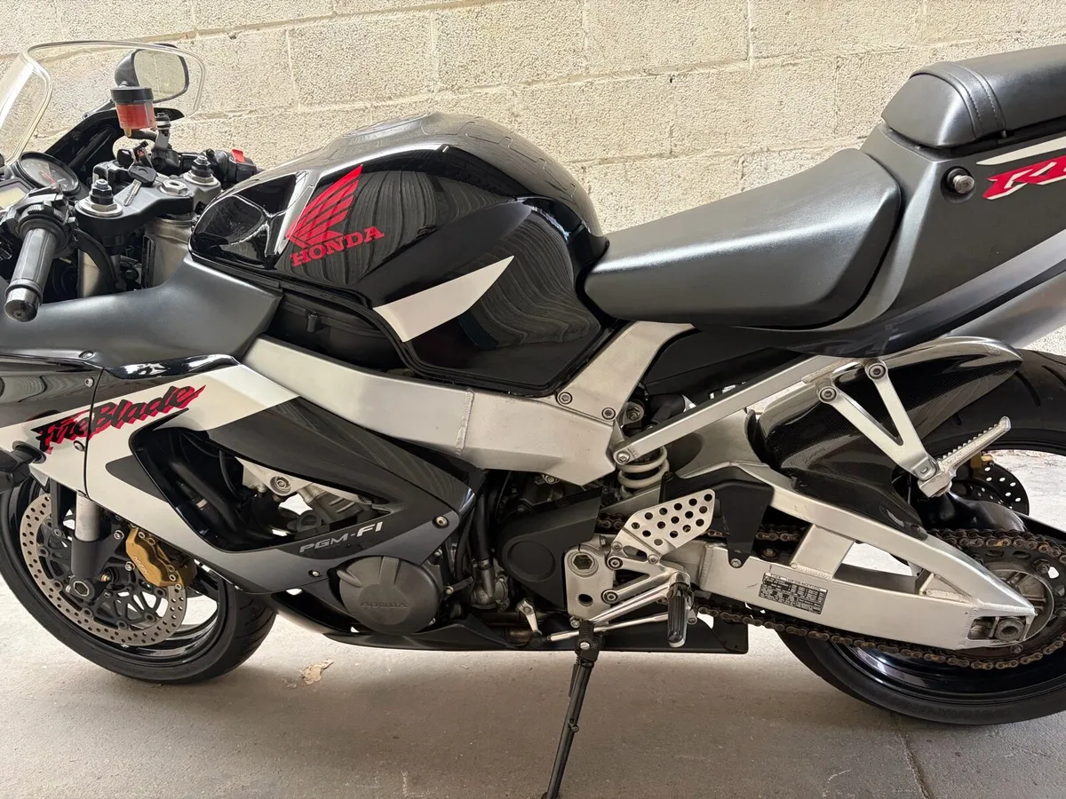 Honda CBR Fireblade 900 - Image 1