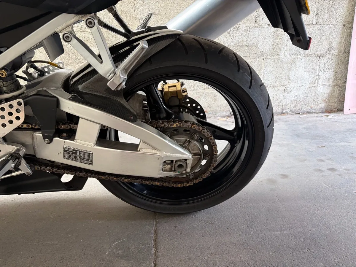 Honda CBR Fireblade 900 - Image 2