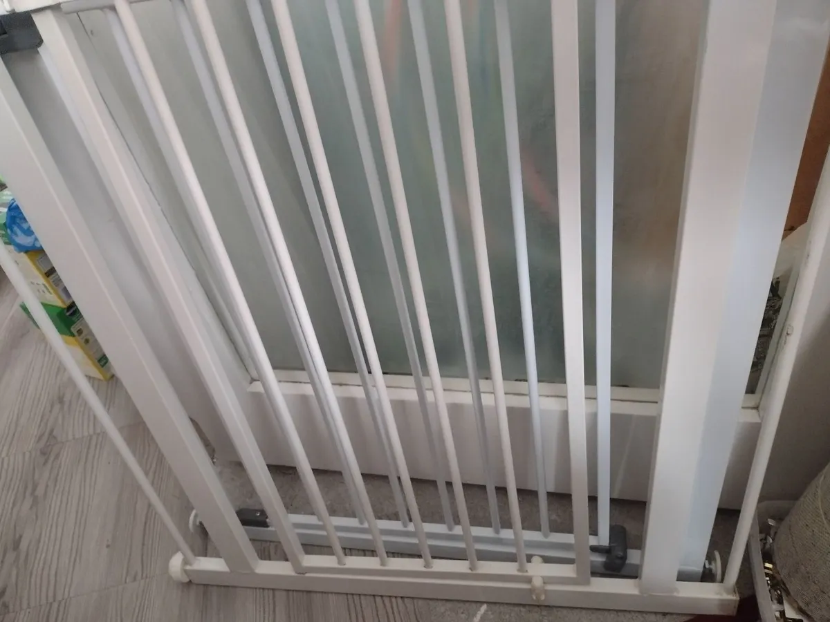 Heavy LIndam stair/door safety gate - Image 3