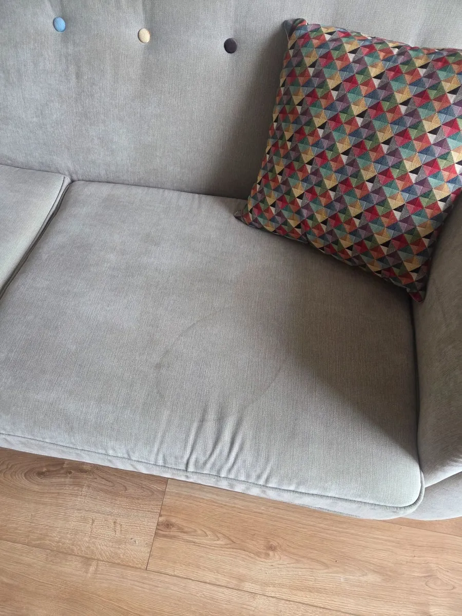Beautiful sofa for sale- 3 seater - Image 3