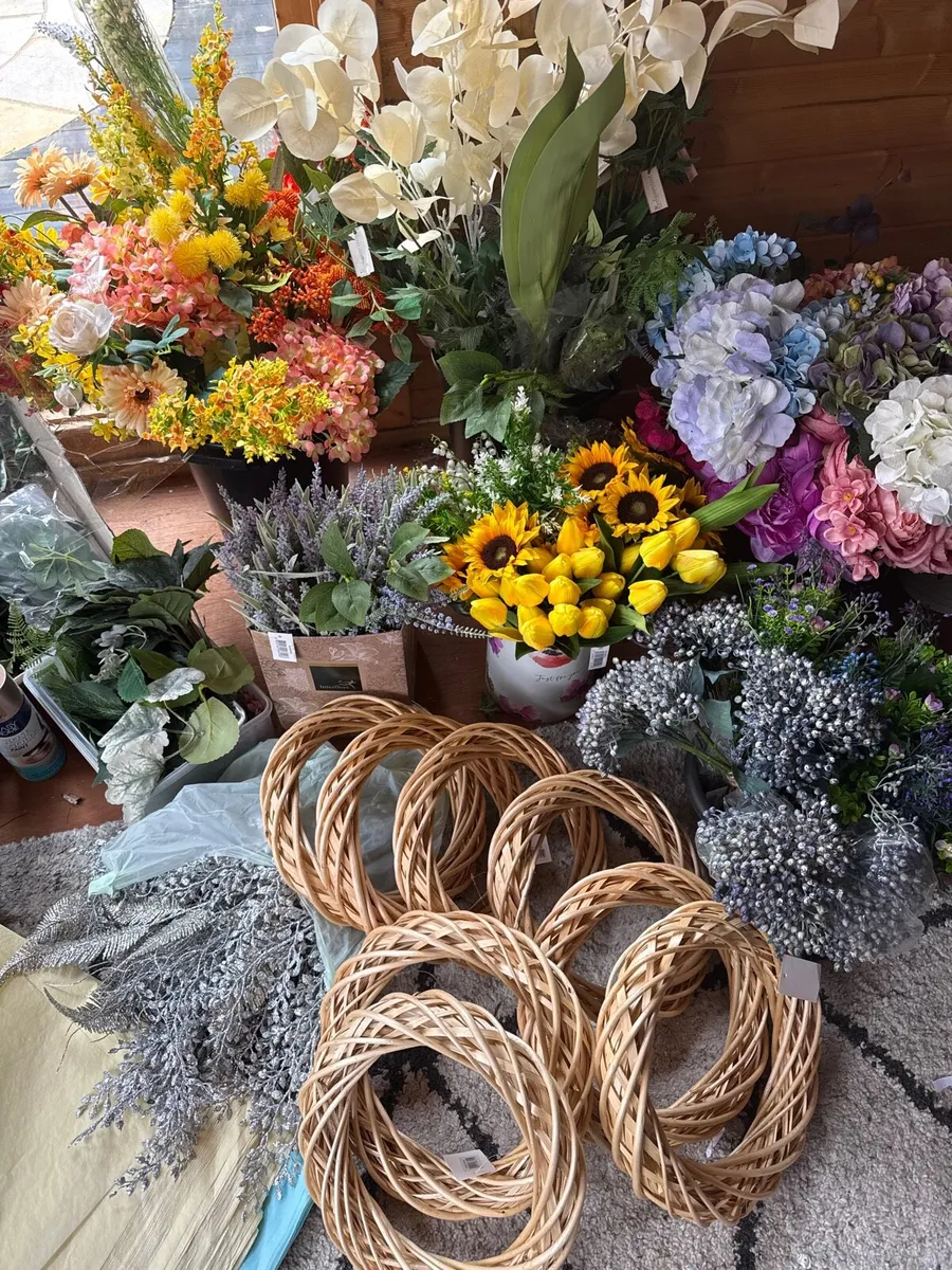 Faux flowers wreaths - Image 1