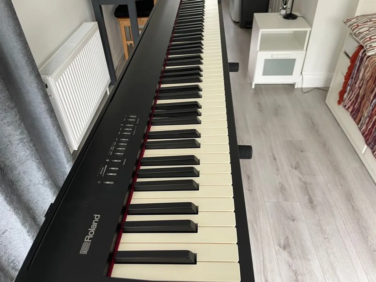 Roland digital piano FP-30 - Image 2