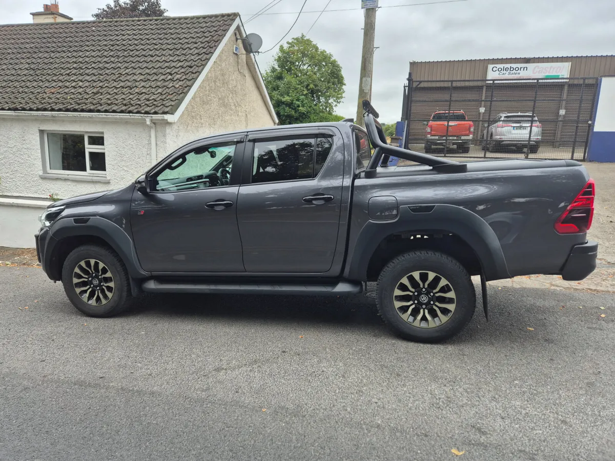 Toyota Hilux 2024 - Image 2