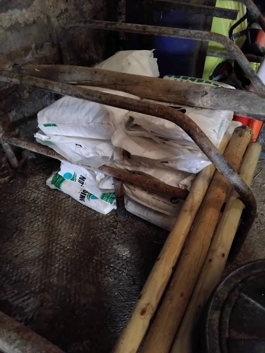 Turf timber nut meal  fertiliser bags - Image 1