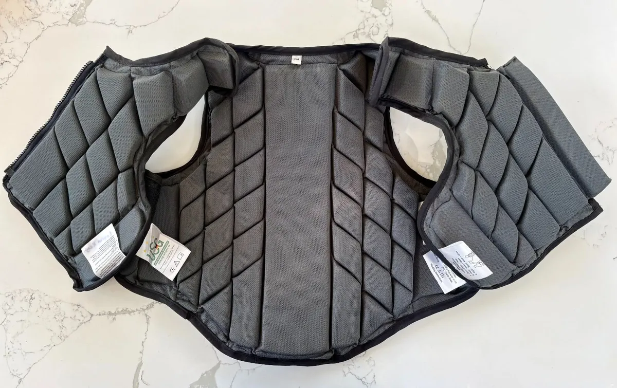 Horse riding gear (approx 9/10yrs) - Image 4