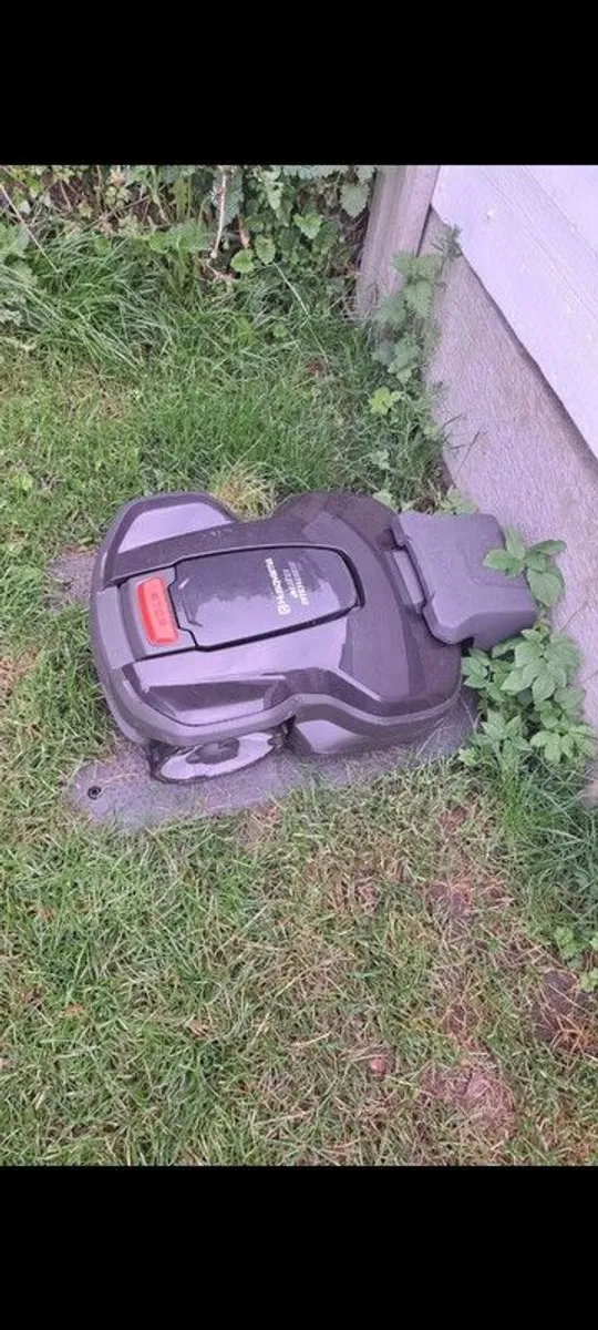 Husqvarna Automower 305 - Image 1