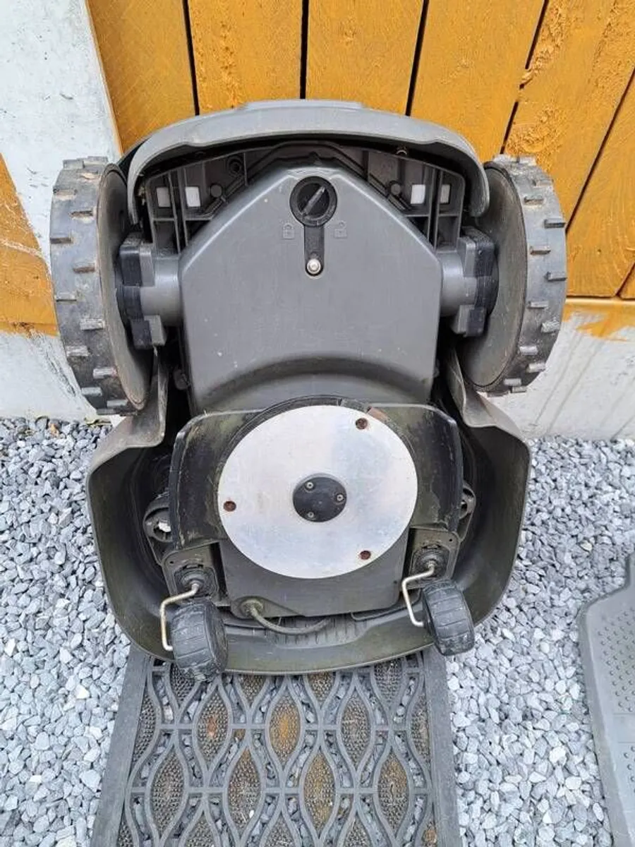 Husqvarna Automower 305 - Image 4