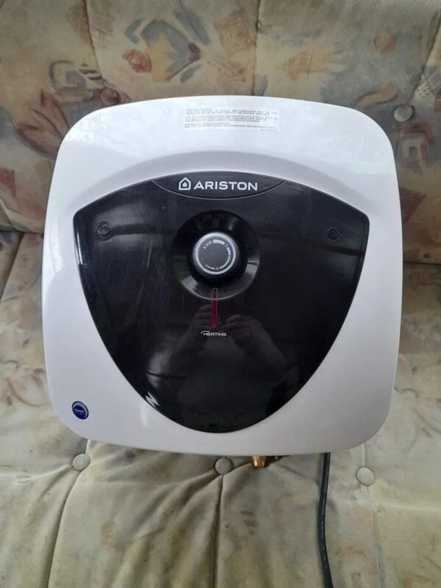 Ariston 15ltr oversink water heater - Image 1