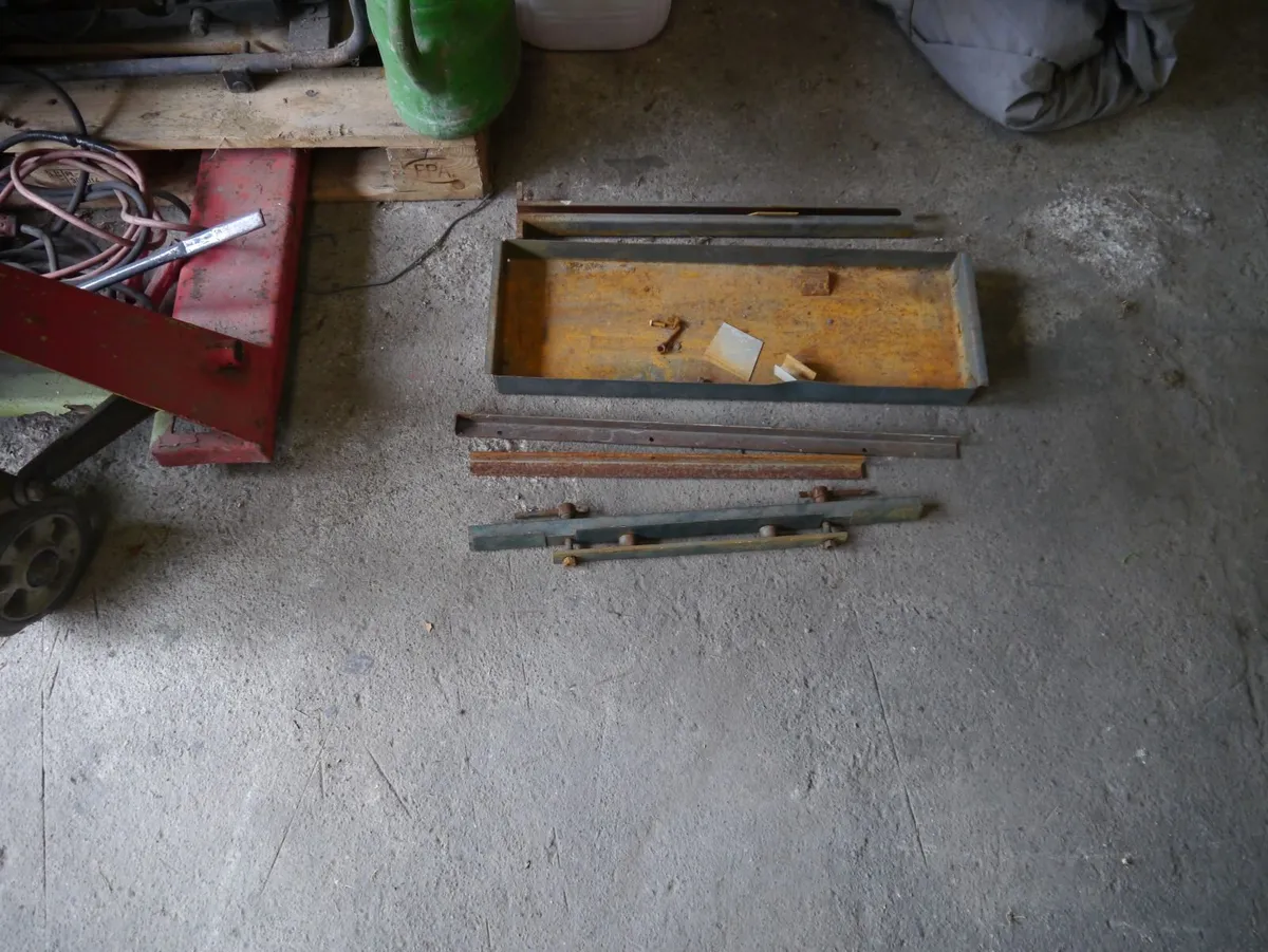 Gabro Metal Folder- 2 ft - Image 4