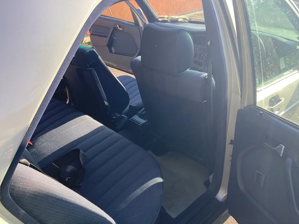 Original genuine low mileage Mercedes 190E - Image 4