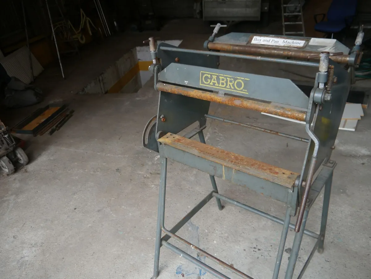 Gabro Metal Folder- 2 ft - Image 1