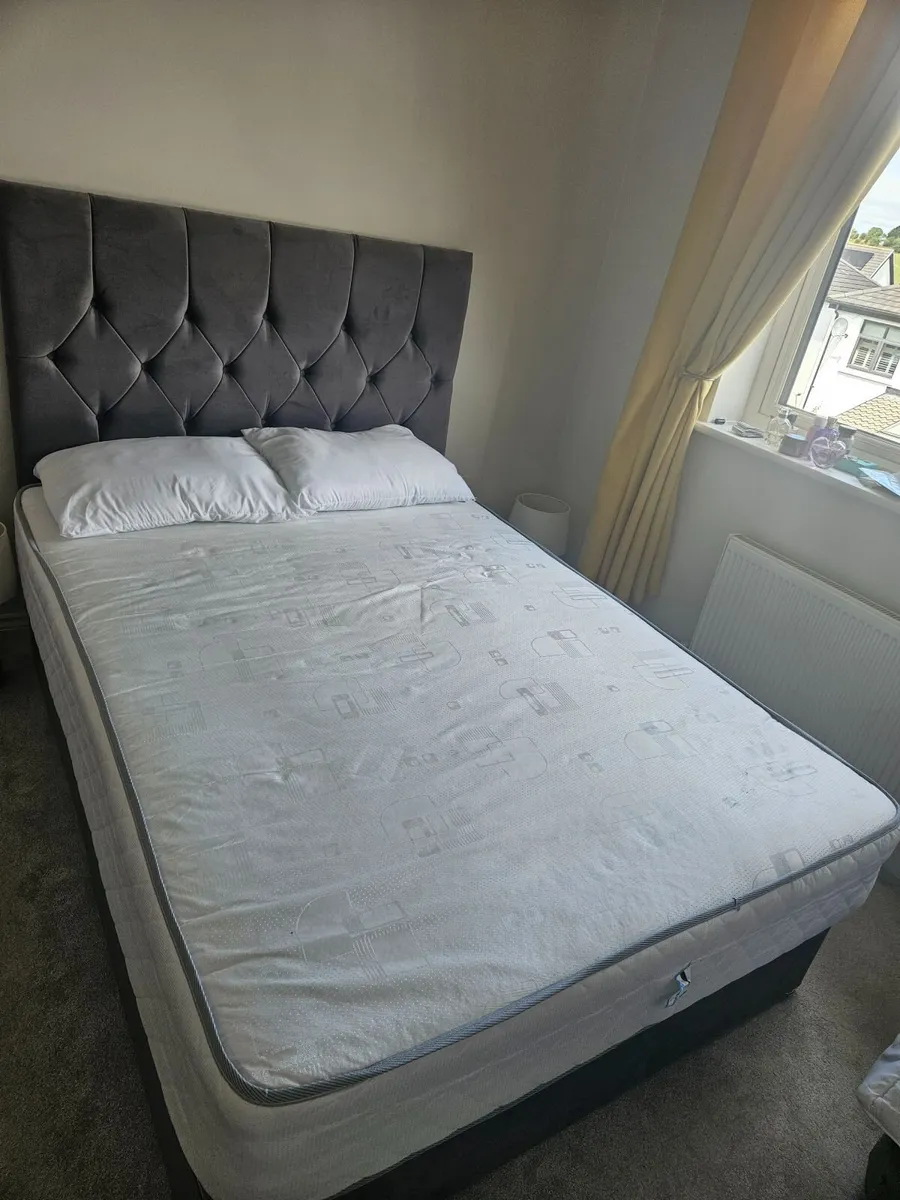 Double bed + matress - Image 4