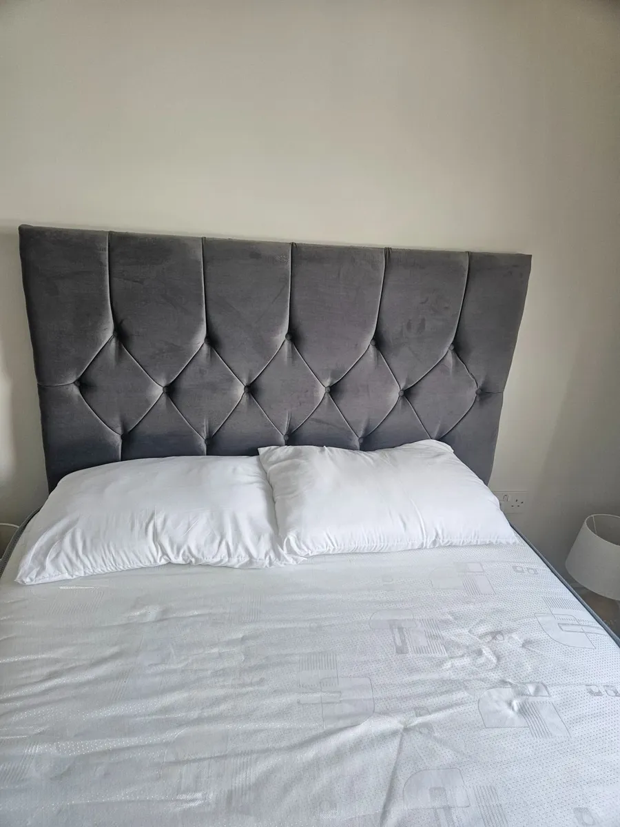 Double bed + matress - Image 3