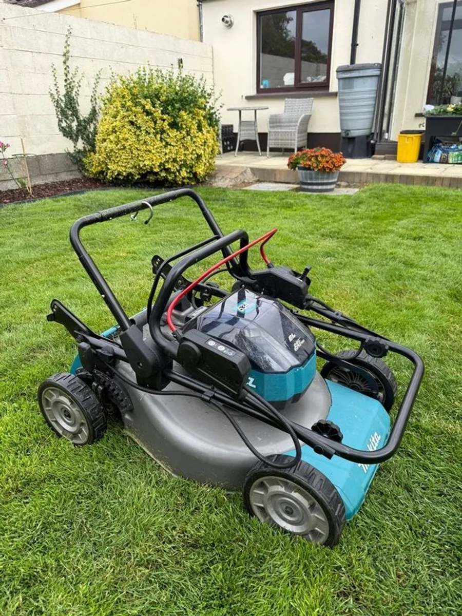 Makita 53cm Self-Propelled Twin 18V Brushless Lawn Mower + Lawn Striper - Image 4