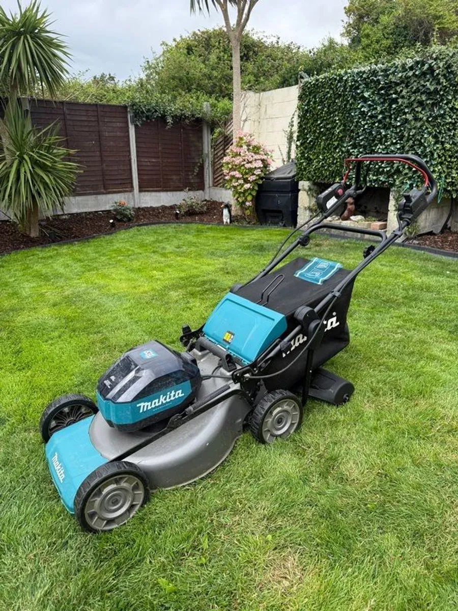 Makita 53cm Self-Propelled Twin 18V Brushless Lawn Mower + Lawn Striper - Image 1