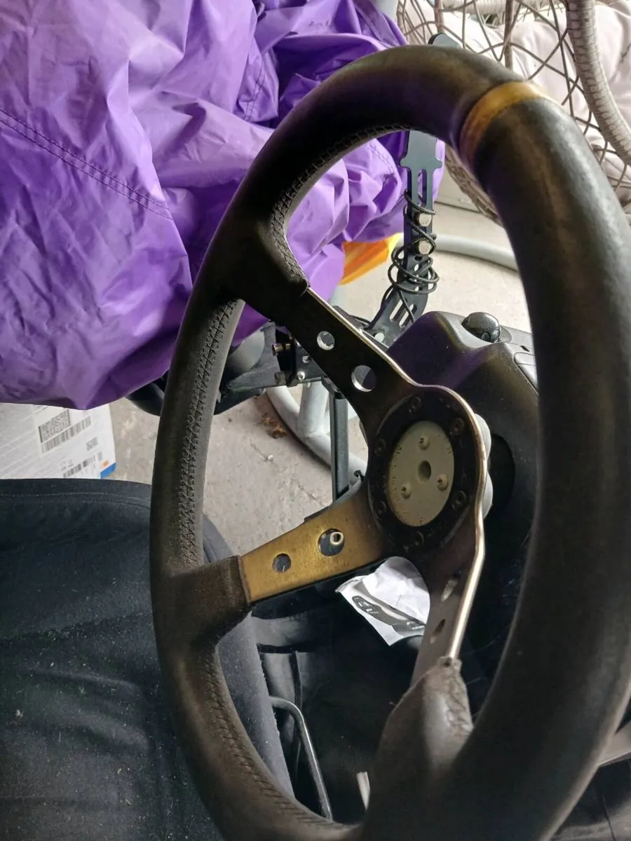 Jap steering wheel  bucket seat - Image 1