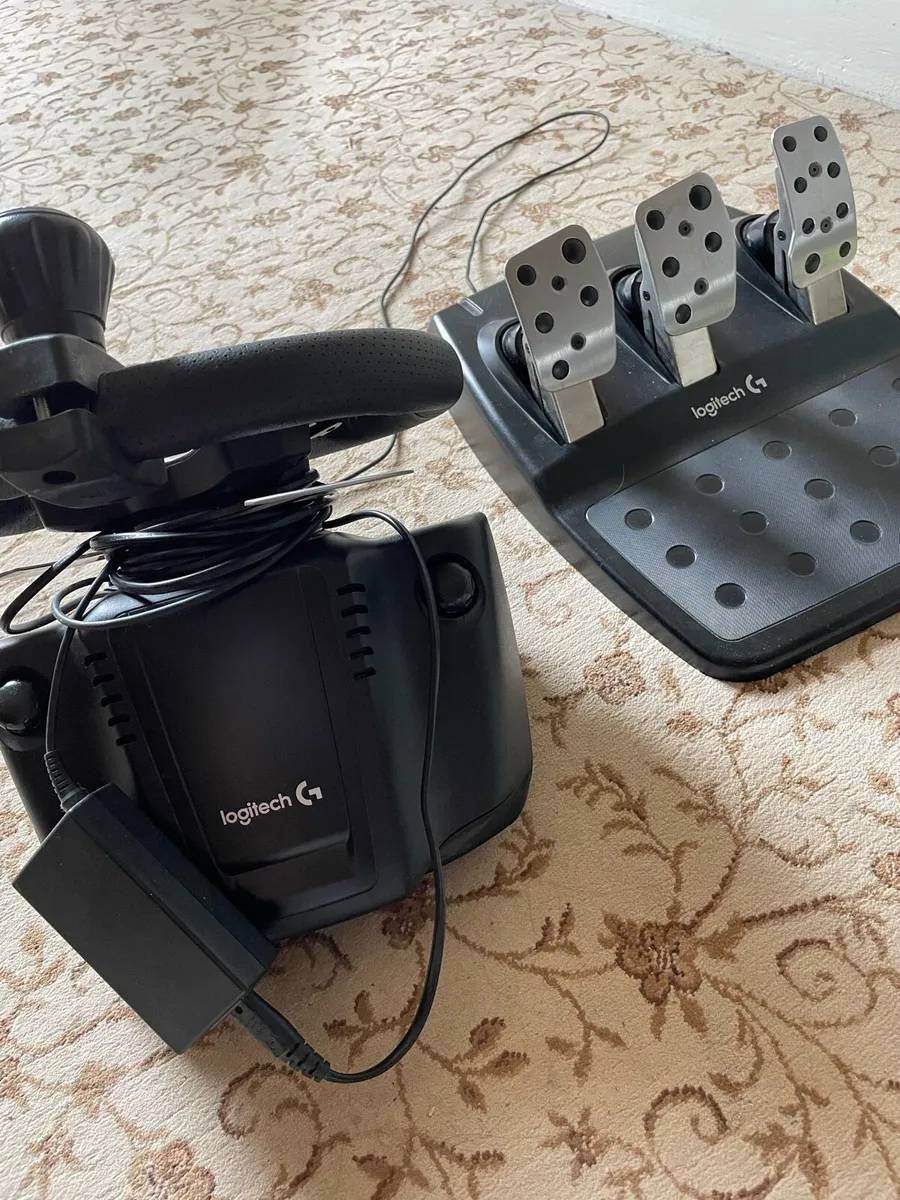 Logitech G920 racing wheel and pedals - Image 4