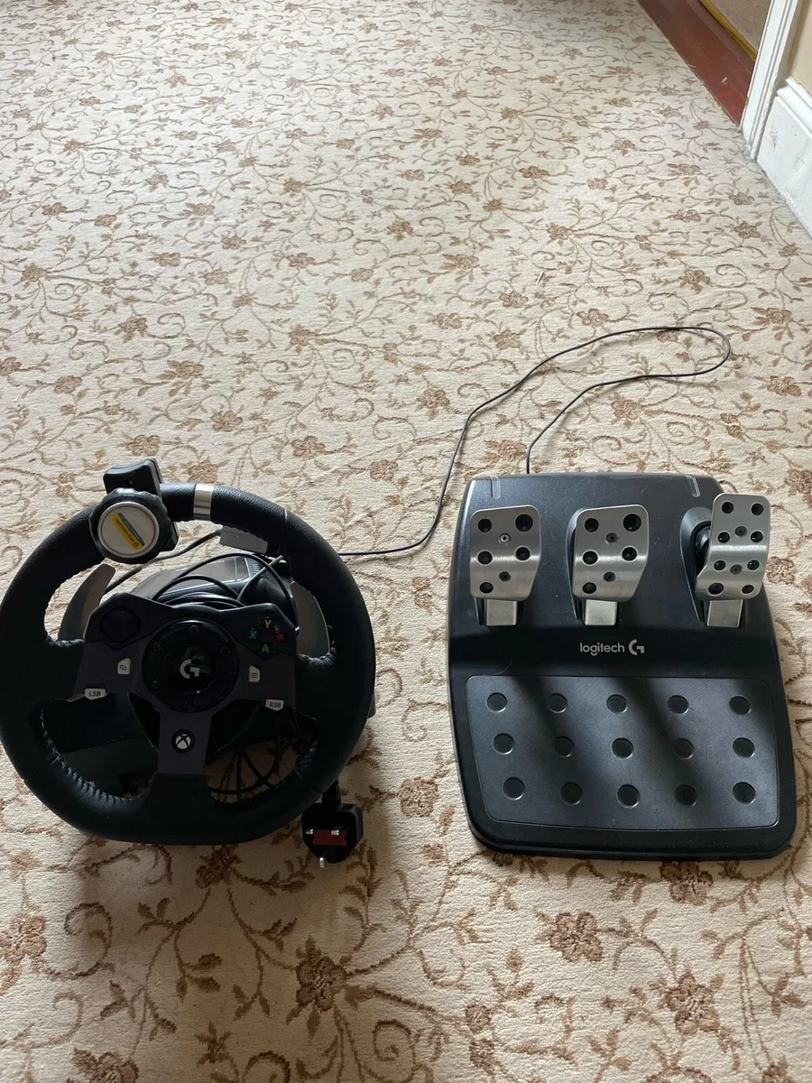 Logitech G920 racing wheel and pedals - Image 1