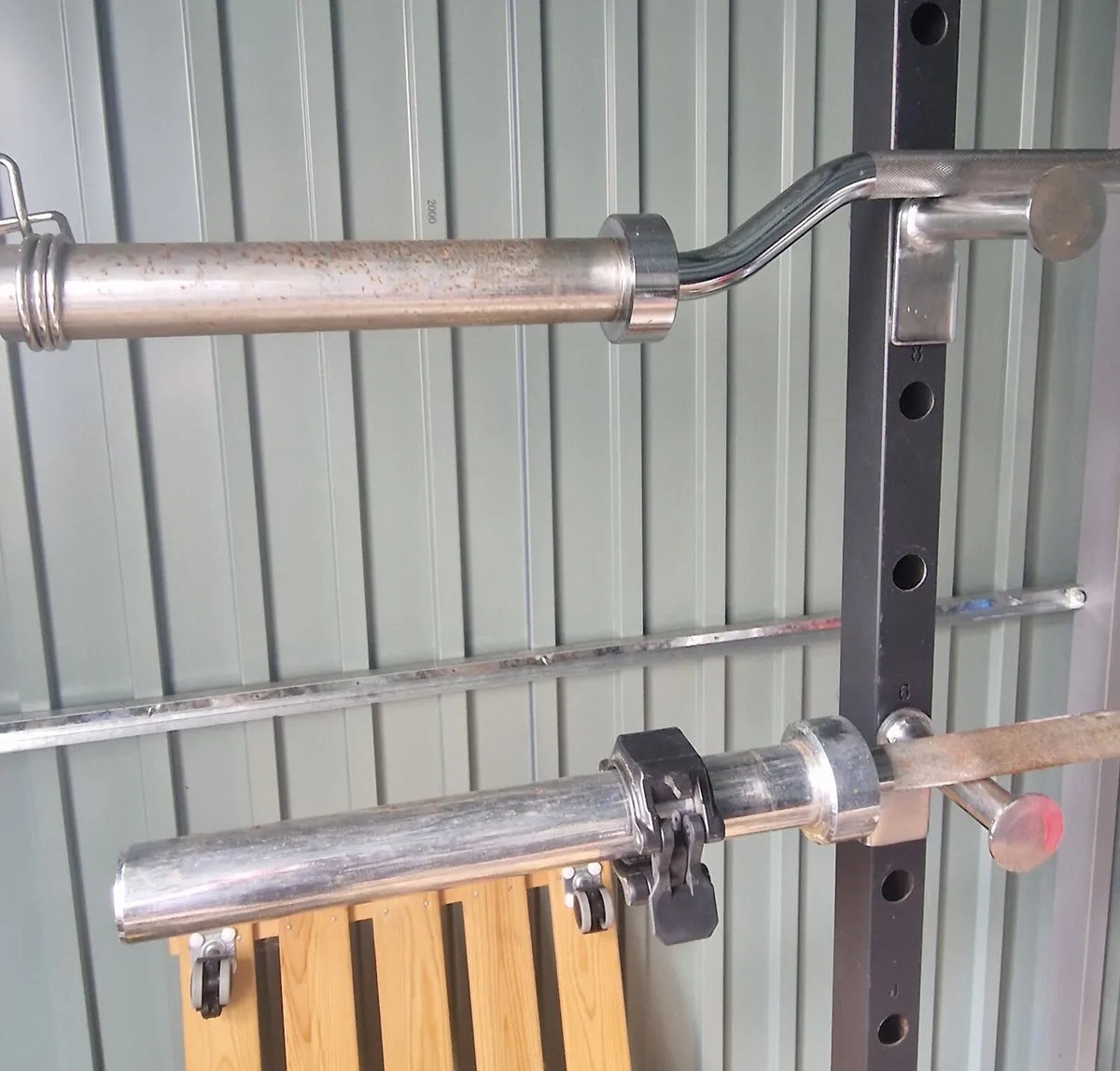 Weights rack, bars and plates - Image 2