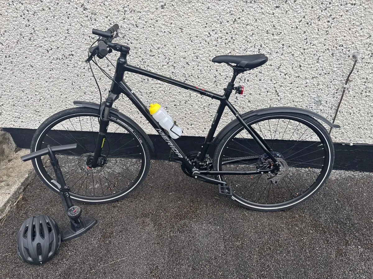 Merida Crossway 100 Hybrid Adult bike - Image 1