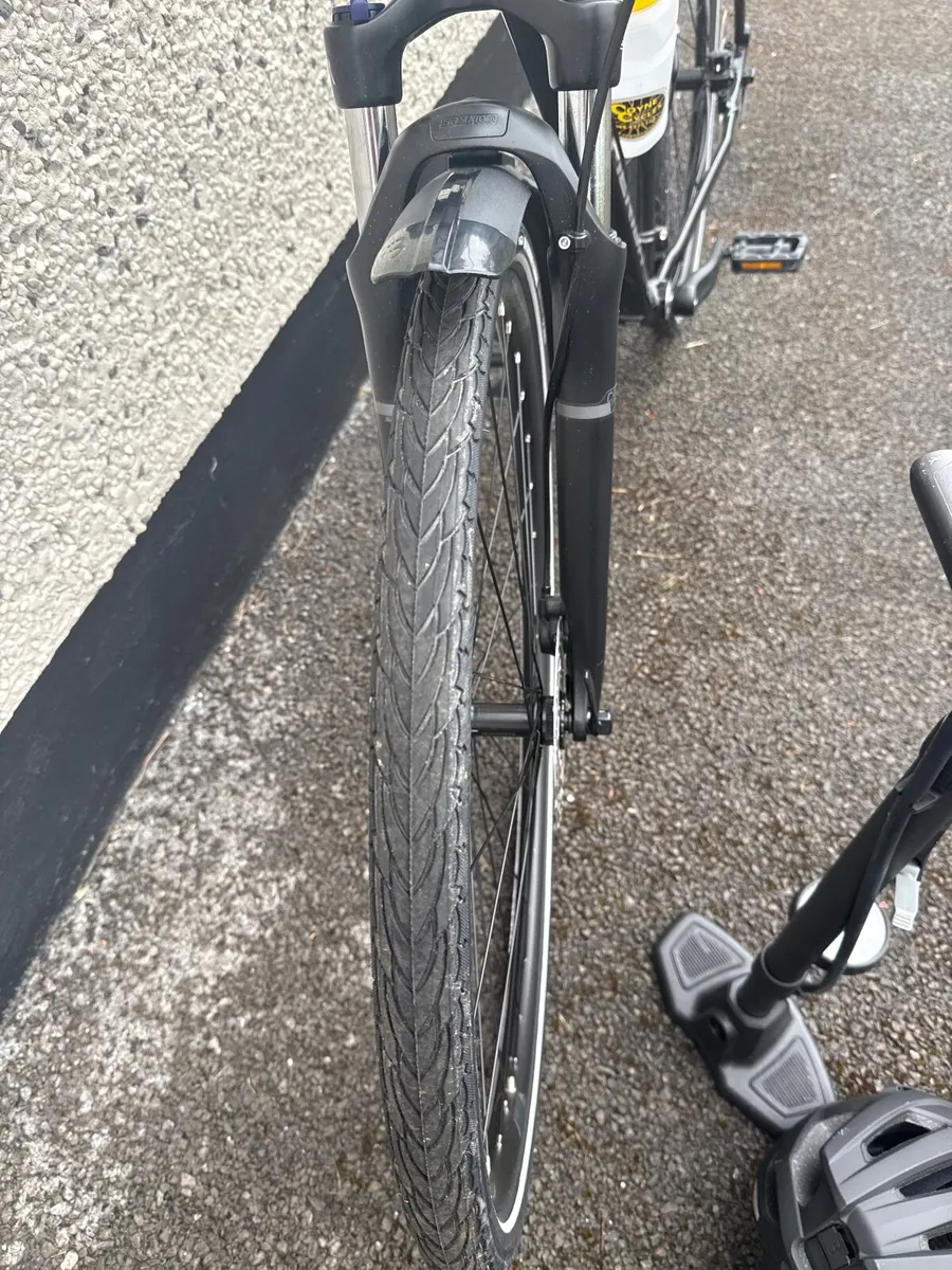 Merida Crossway 100 Hybrid Adult bike - Image 2