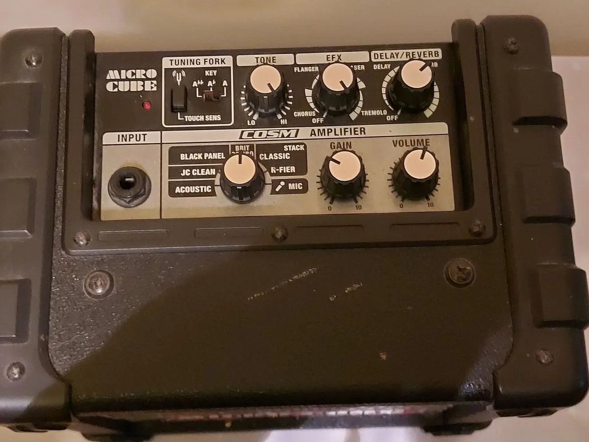 Roland Micro Cube Guitar Amplifier, Excellent cond - Image 4