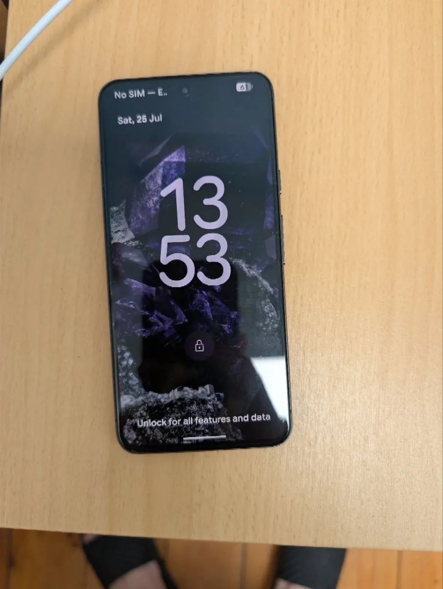 Pixel 8 - Image 1